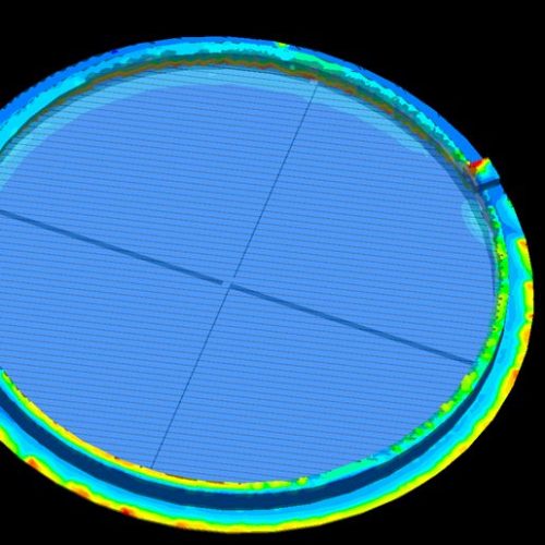 Abbildung 5 – Mit dem neuen System wirkt der Kontaktdruck nur an der Außenkante des Bauteils, wo die Verformung größer ist. Anmerkung: Für diese Konfiguration mussten die Hinterschnitte am Bauteil überarbeitet werden. (c) SIGMA Engineering GmbH